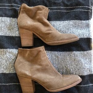 Aqua tali’s booties - tan size 10.